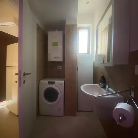 Sunflower Apartment *